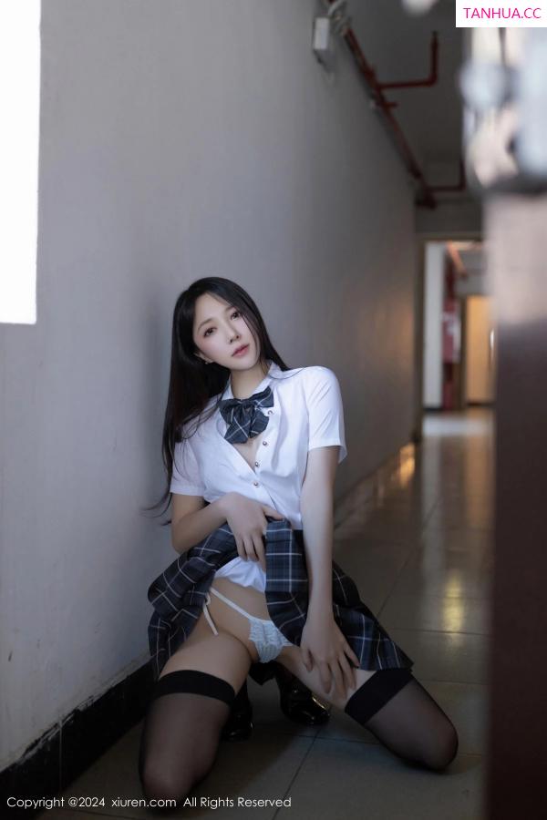 鱼子酱fish  [XiuRen]高清写真图 2024.05.10 No.8516 鱼子酱Fish 黑丝美腿第15张图片
